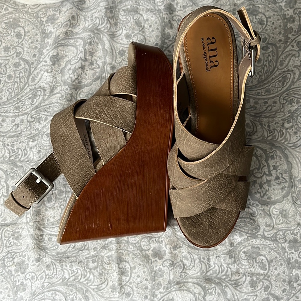 Ana Dorian - snake skin wedge